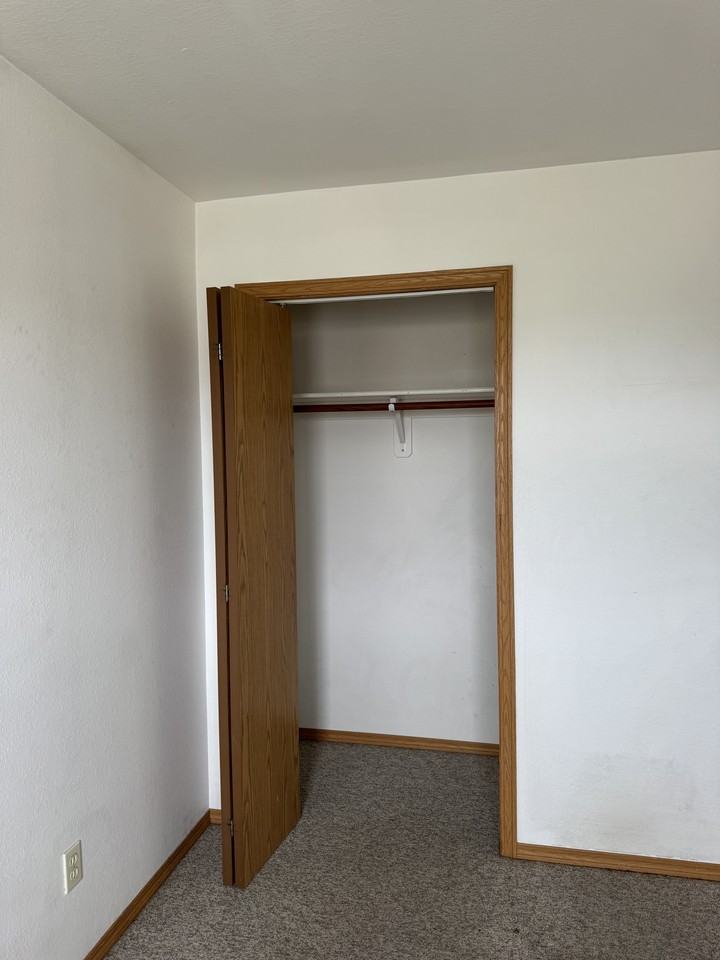 557 W Shore Dr #1 - Photo 3 of 15