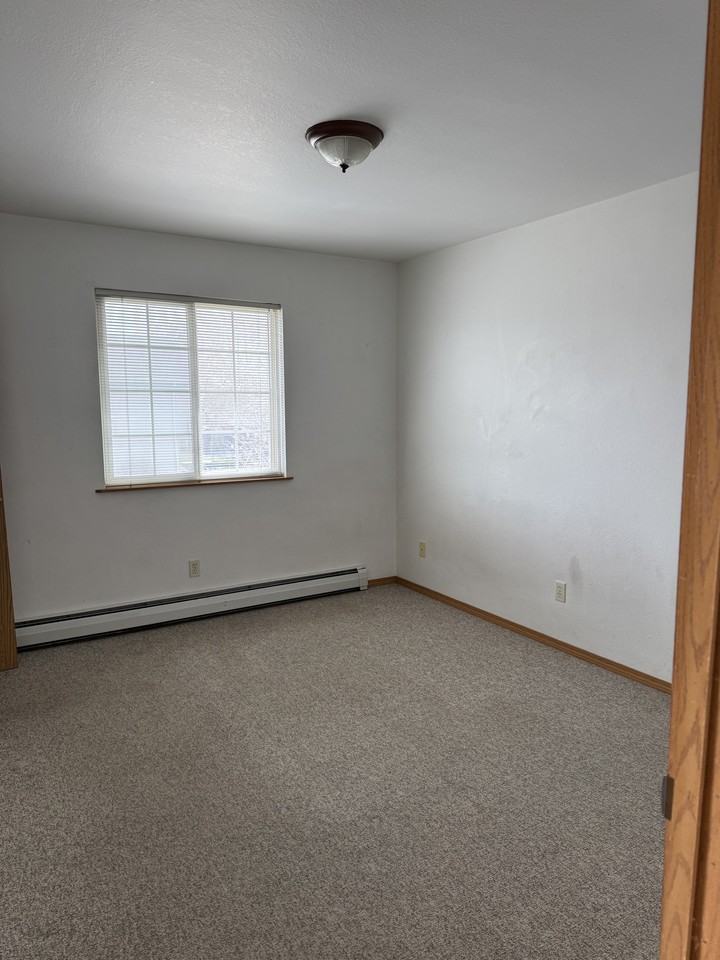 557 W Shore Dr #1 - Photo 5 of 15