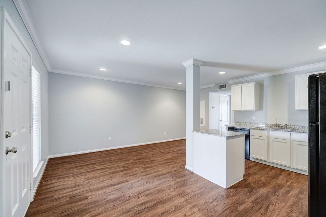 835 Heights - Photo 2 of 29