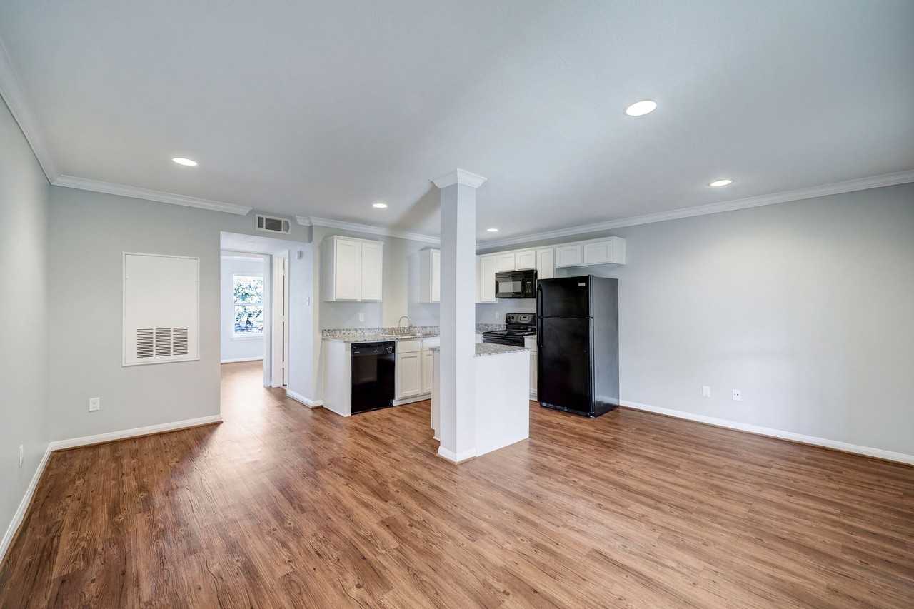 835 Heights - Photo 3 of 29
