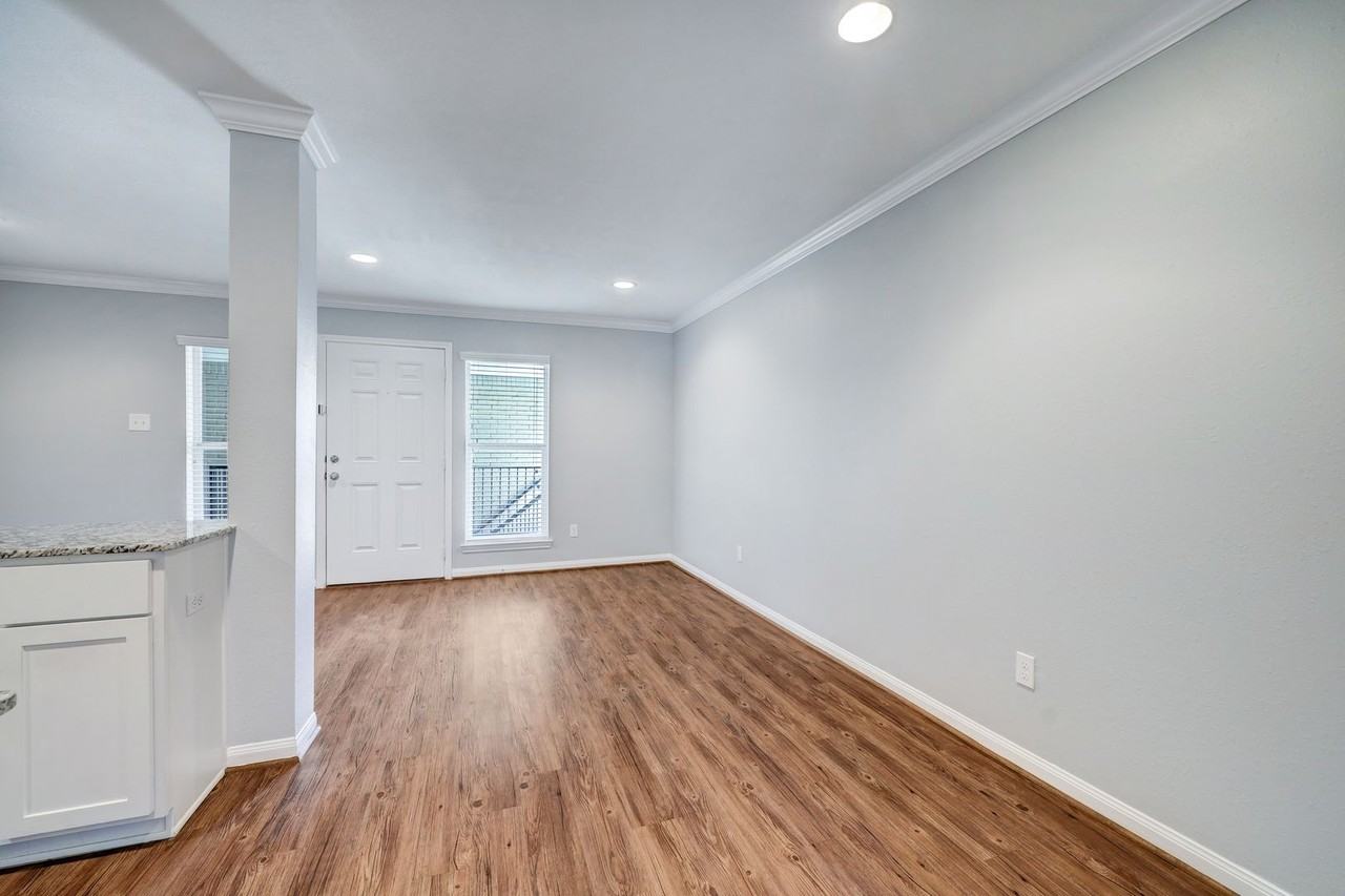 835 Heights - Photo 4 of 29