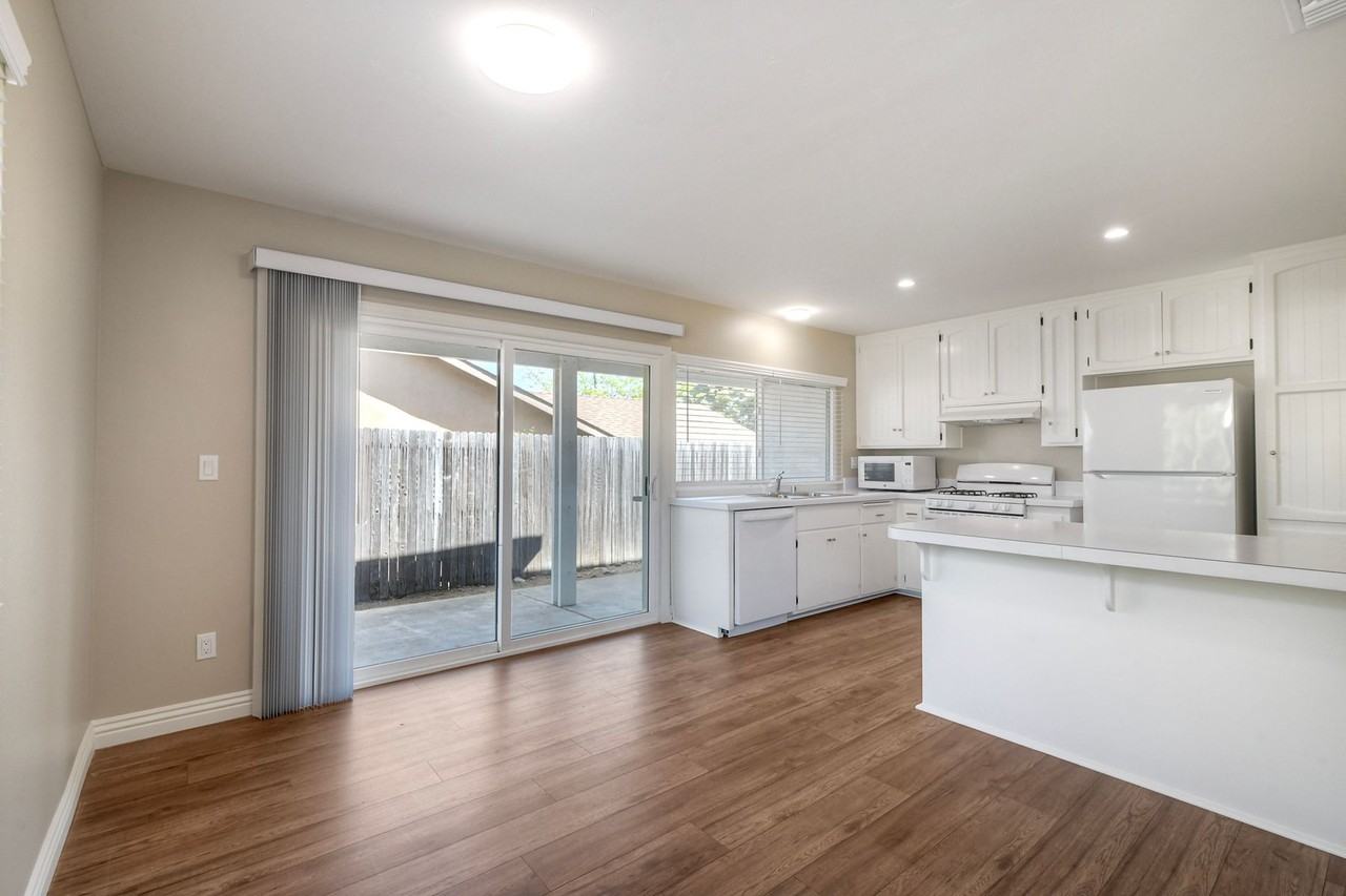 344 Rancho Vista Pl #1 - Photo 5 of 17