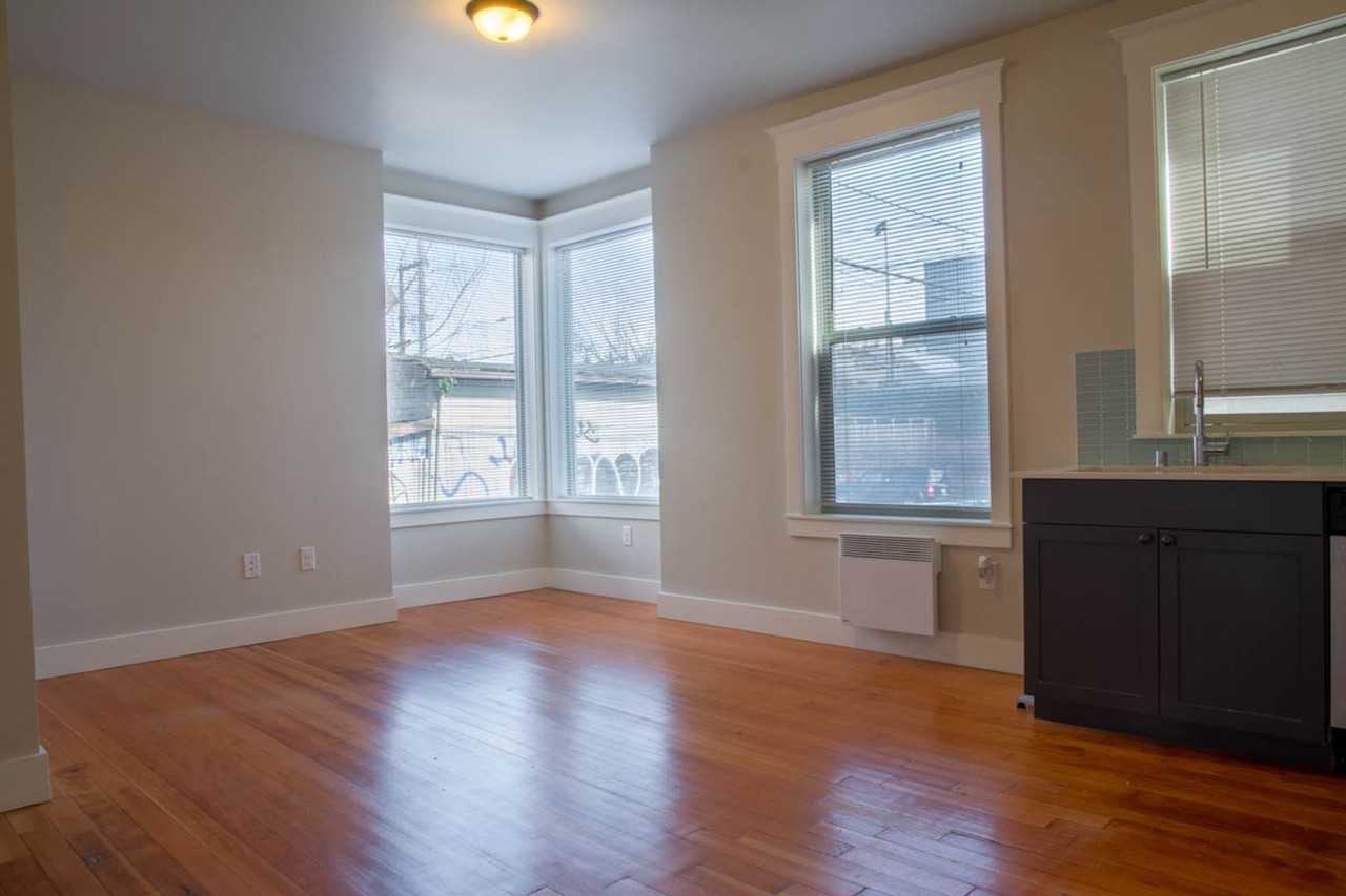 Bravo Apartments - Photo 3 of 13