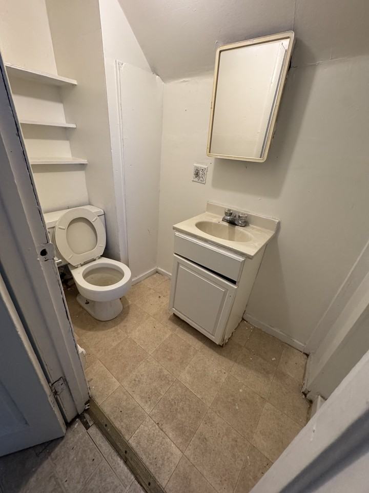 2038 W Lincoln Ave #A - Photo 3 of 7