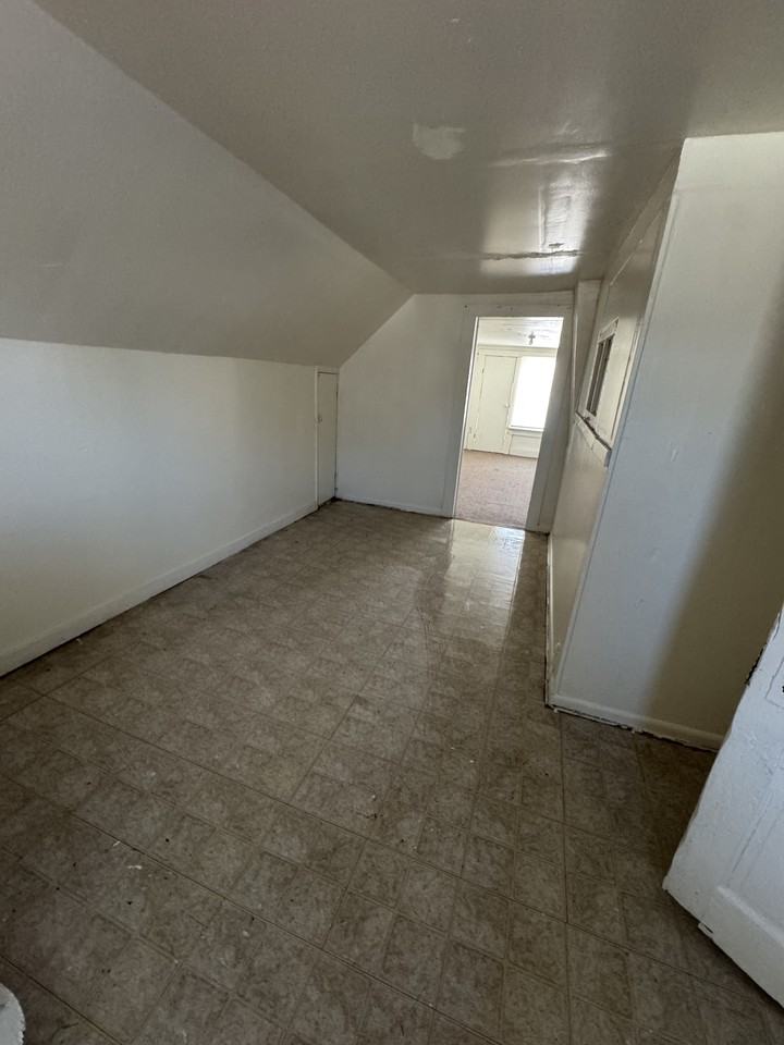 2038 W Lincoln Ave #A - Photo 4 of 7