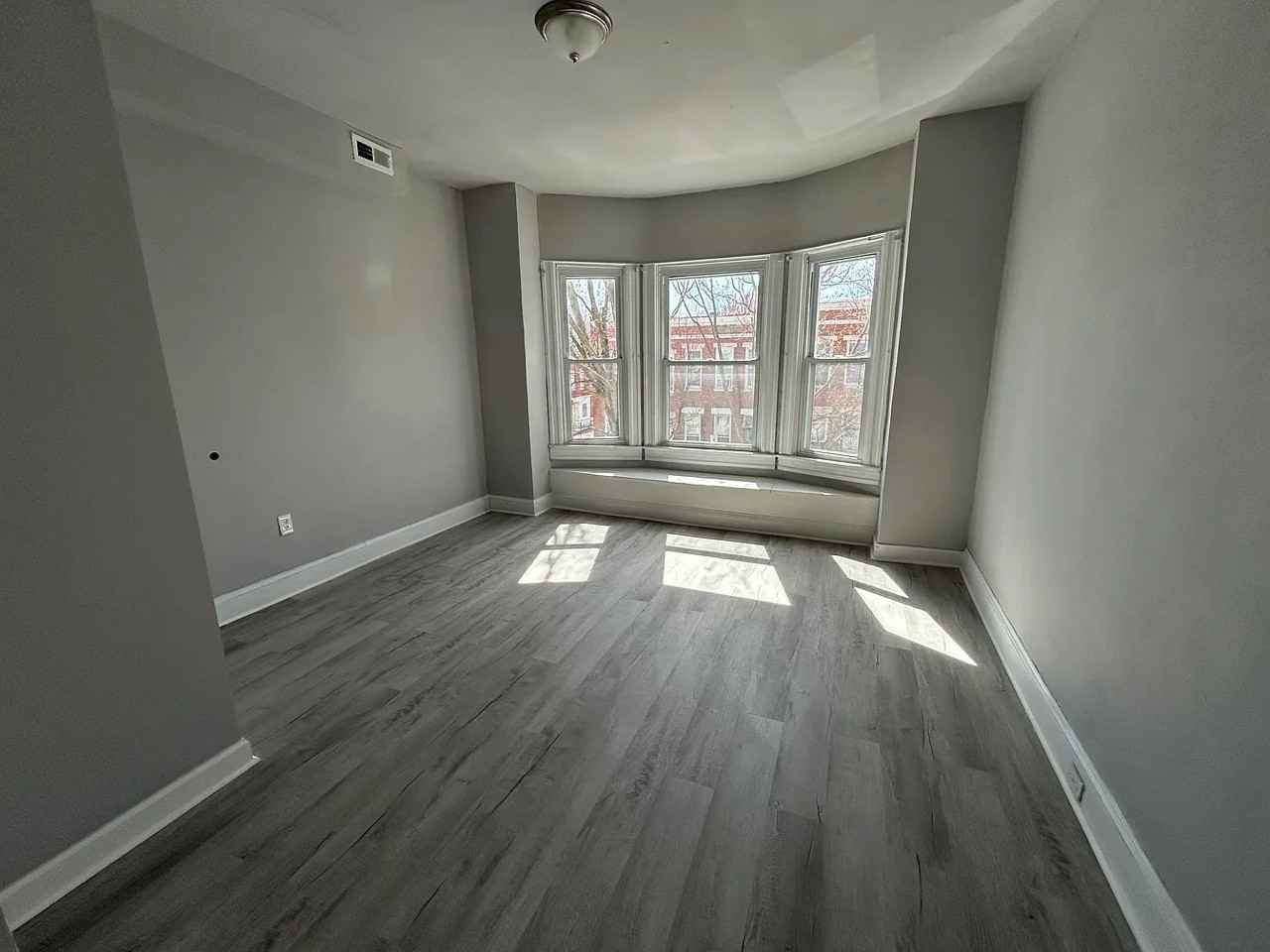 2644 Harlem Ave - Photo 7 of 20