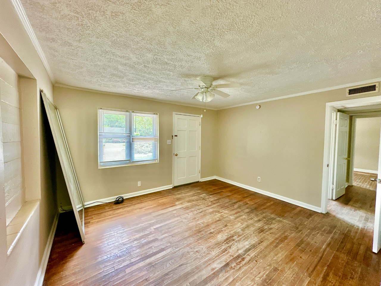 2324 Sterling Pl #1 - Photo 4 of 18