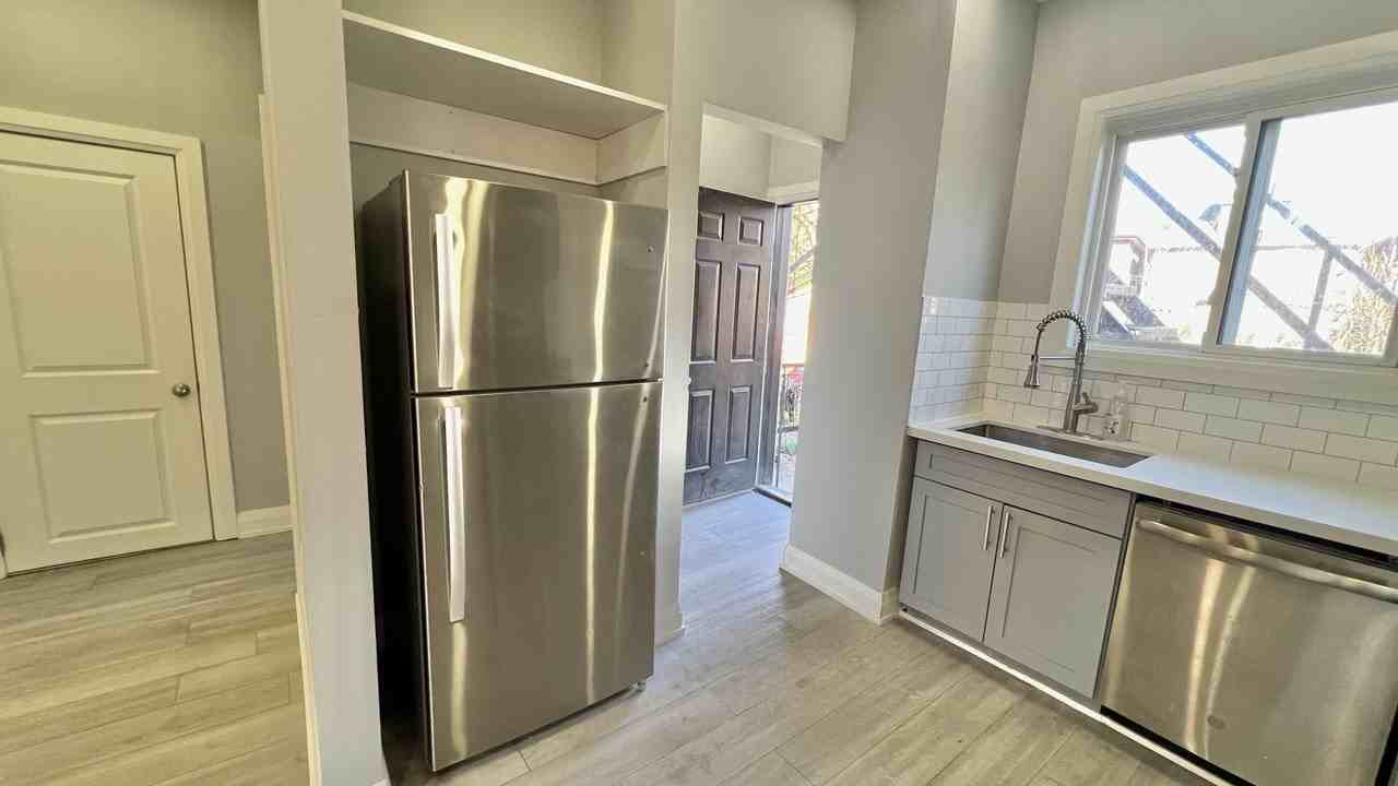 26 Fairleigh Ave S #2 - Photo 6 of 19