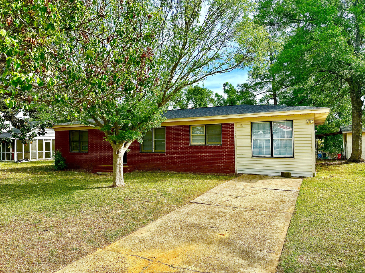 601 Lynn Ter #1 - Photo 2 of 24