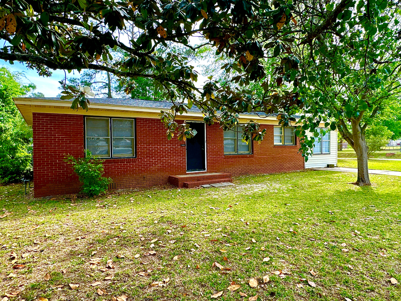 601 Lynn Ter #1 - Photo 3 of 24