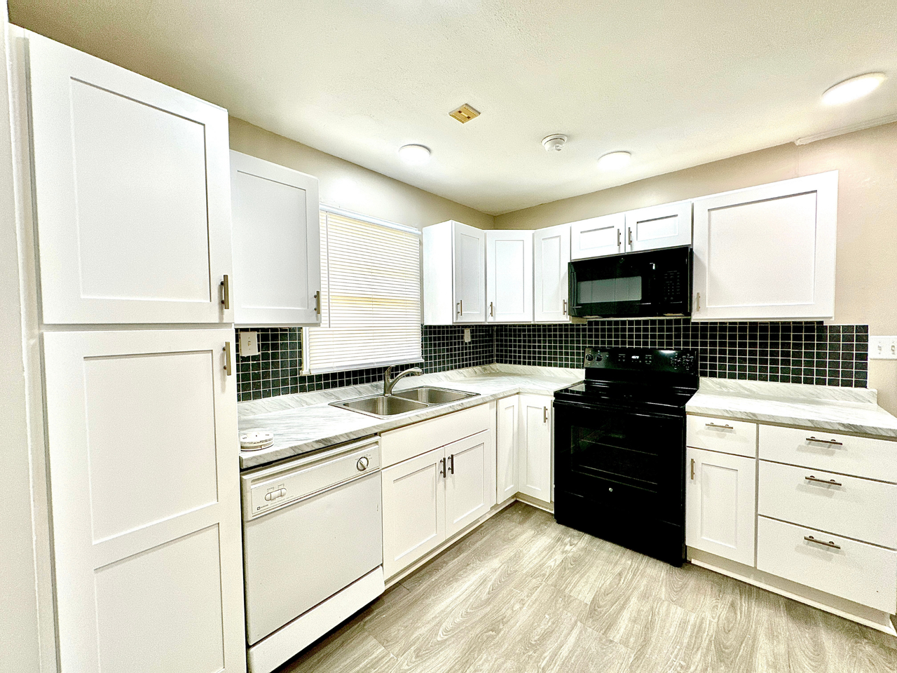 601 Lynn Ter #1 - Photo 6 of 24