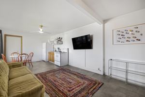 featured image of 113 S Center St