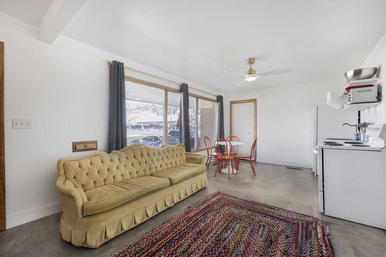 113 S Center St - Photo 2 of 12