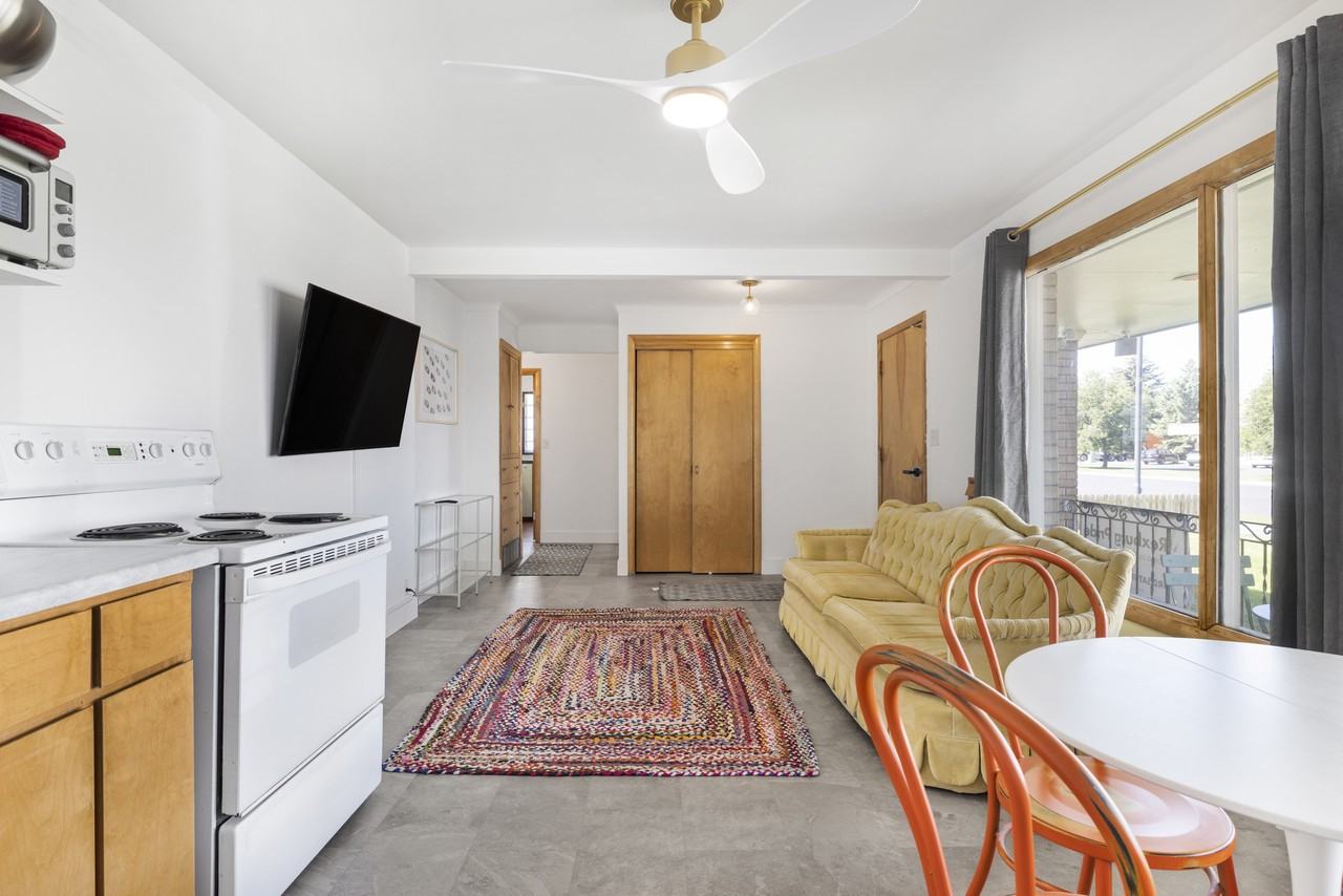 113 S Center St - Photo 3 of 12