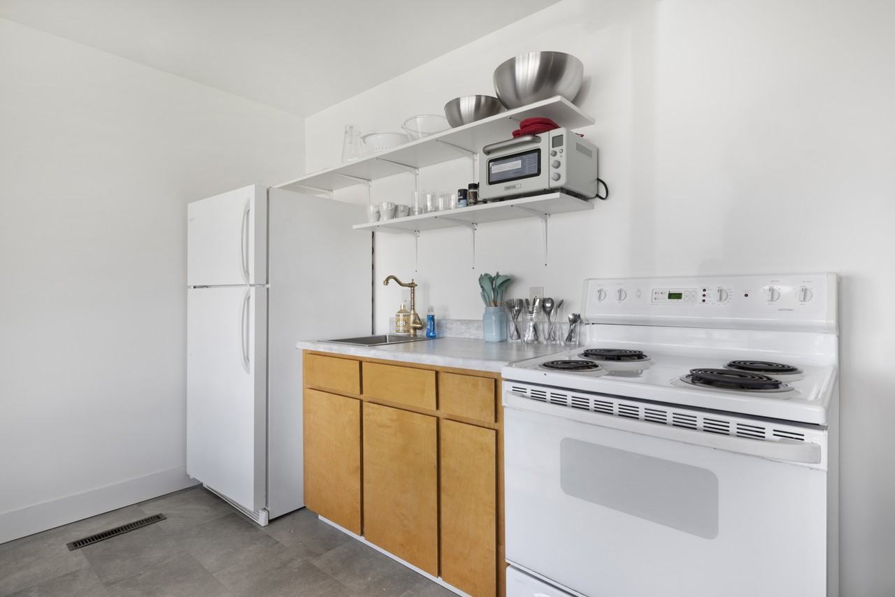 113 S Center St - Photo 4 of 12