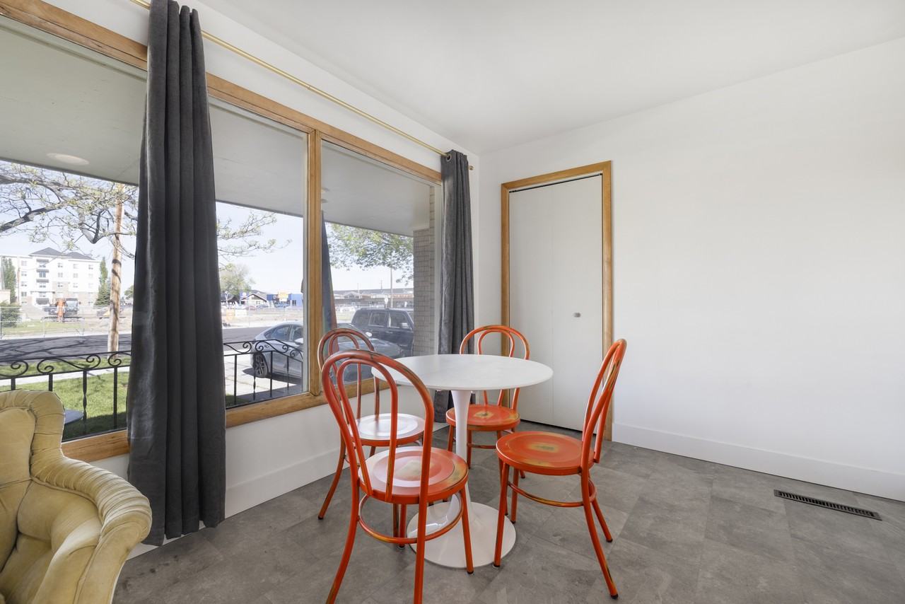 113 S Center St - Photo 5 of 12