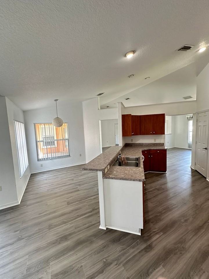 376 Marion Oaks Trl - Photo 7 of 15