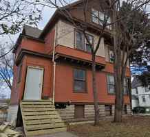 featured image of 113 W Division St #3