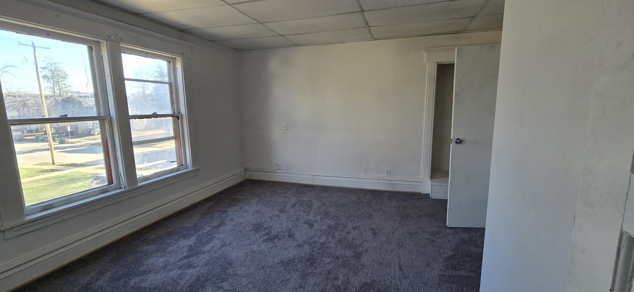 113 W Division St #3 - Photo 2 of 7