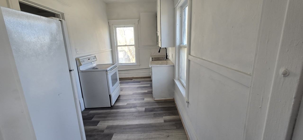 113 W Division St #3 - Photo 3 of 7