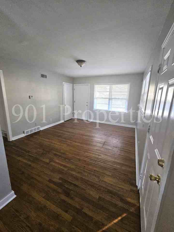 1612 Hopewell Rd #1 - Photo 2 of 9
