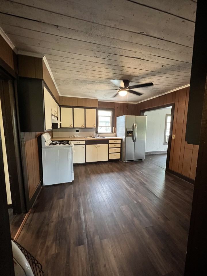 405 S Skaggs Rd #1 - Photo 4 of 14