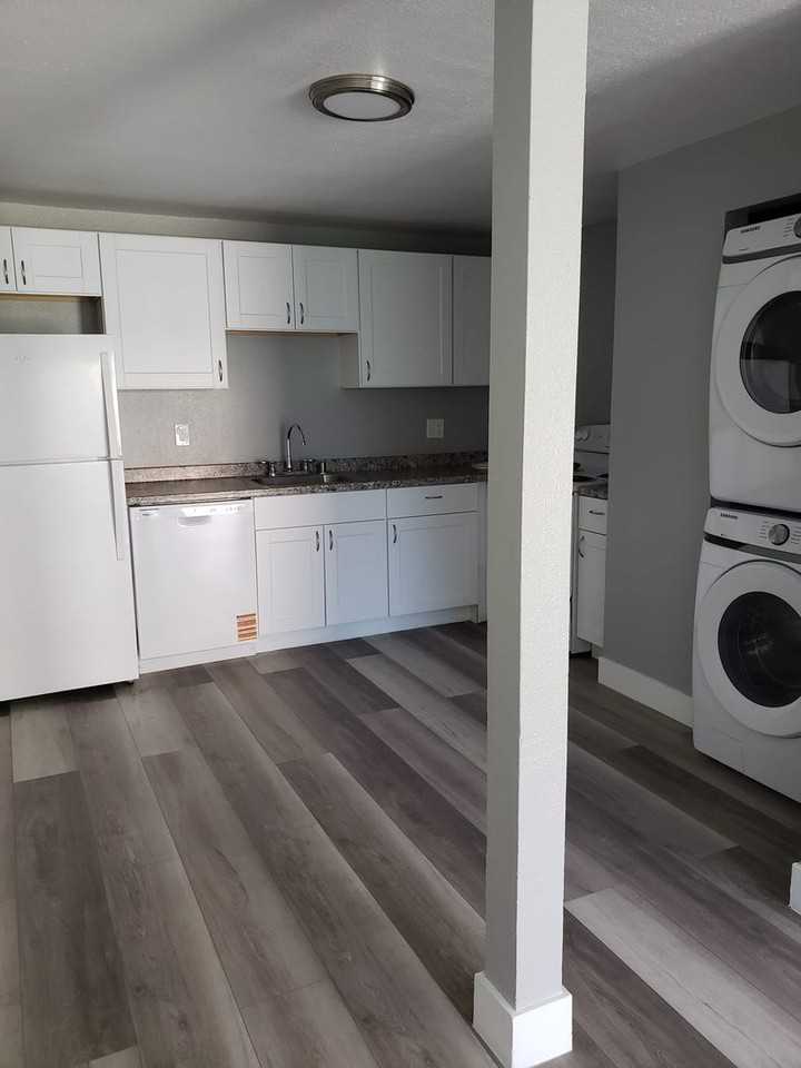 Central Park Apartments - Photo 3 of 19