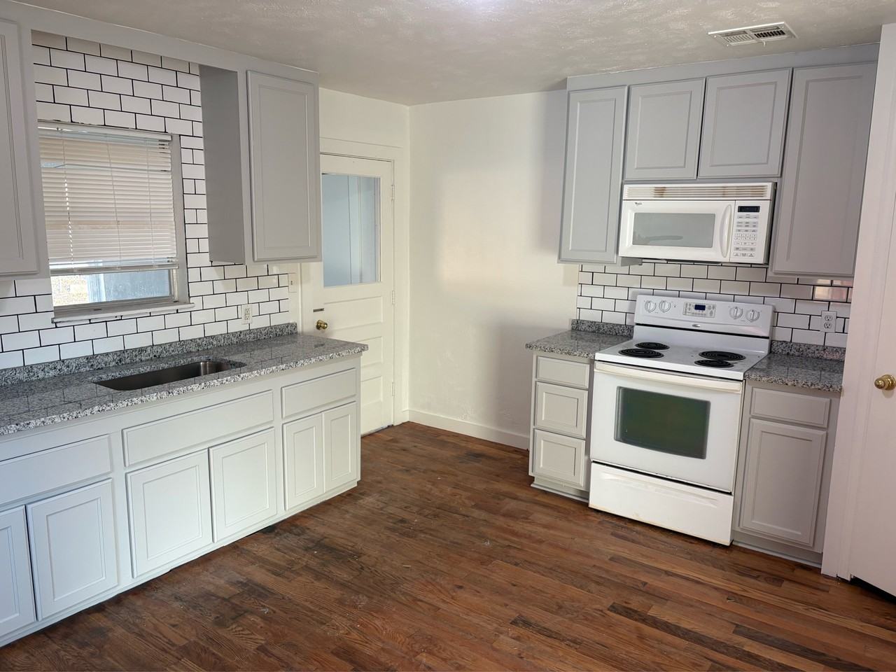 115 S 8th St #1 - Photo 3 of 6