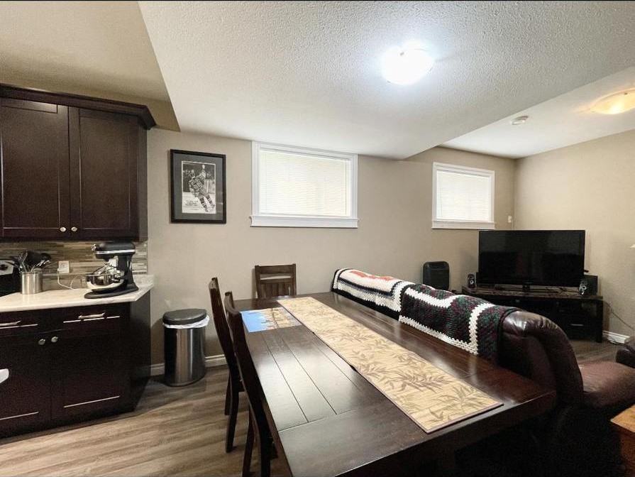 8611 82 St - Photo 3 of 6