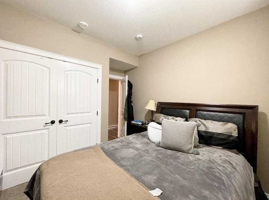 8611 82 St - Photo 4 of 6