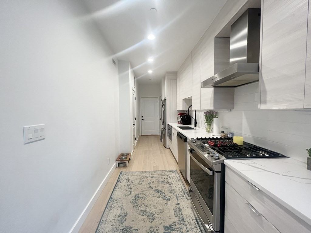 360 Meridian St #3 - Photo 5 of 19