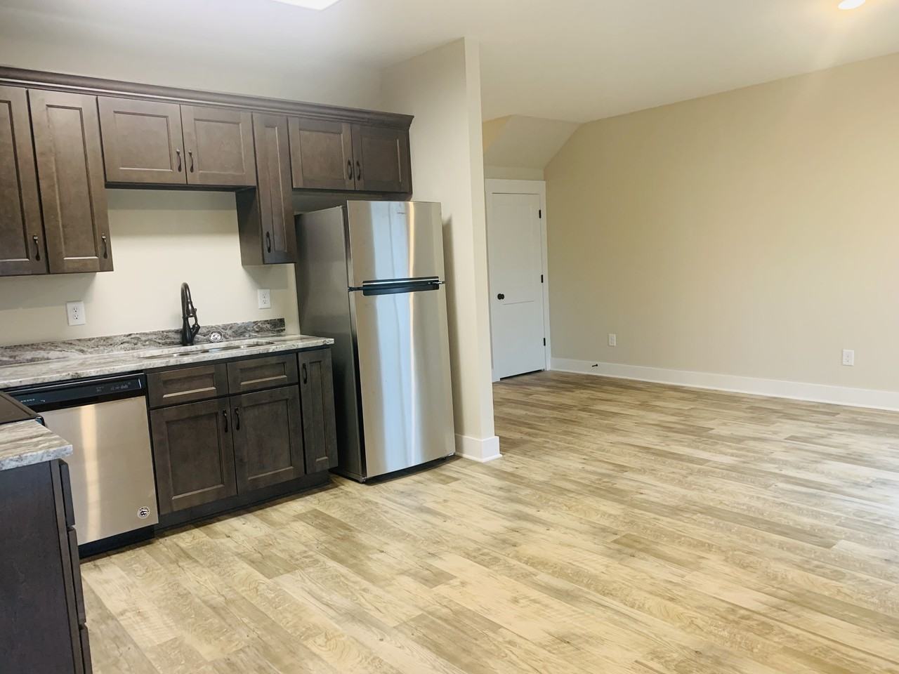 807 Coles Ferry Pike #807 - Photo 4 of 21