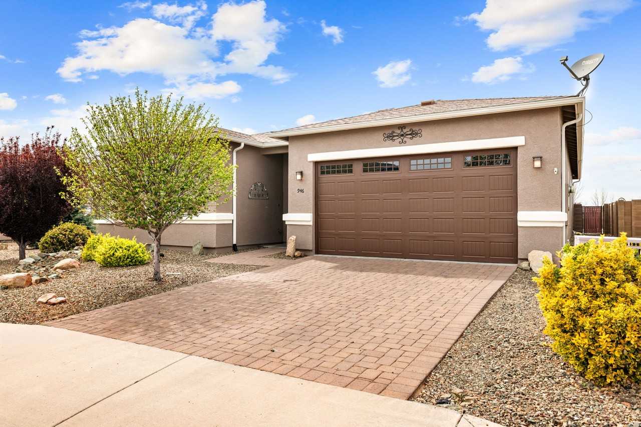 946 N Diaz St #1 - Photo 3 of 48