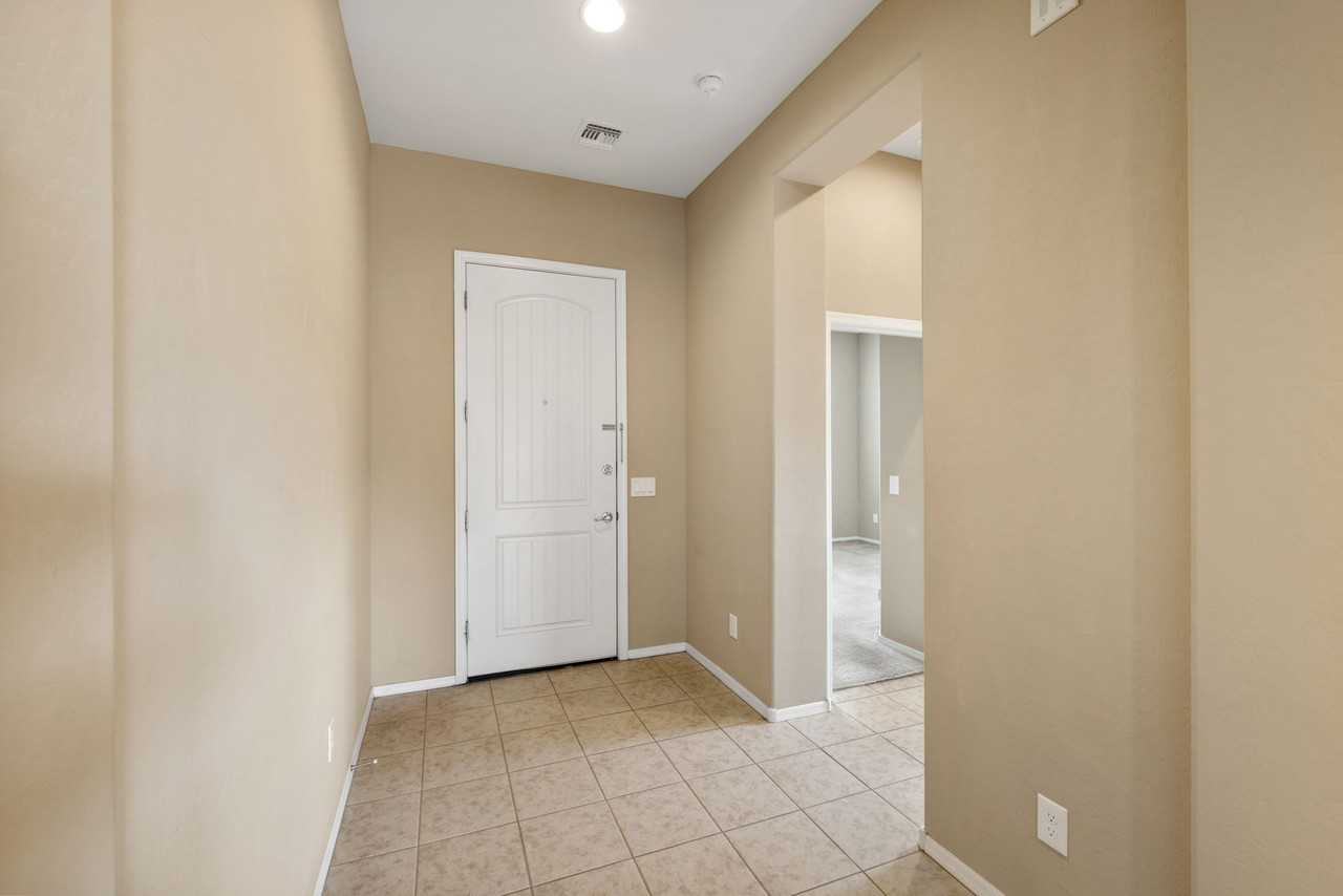 946 N Diaz St #1 - Photo 4 of 48