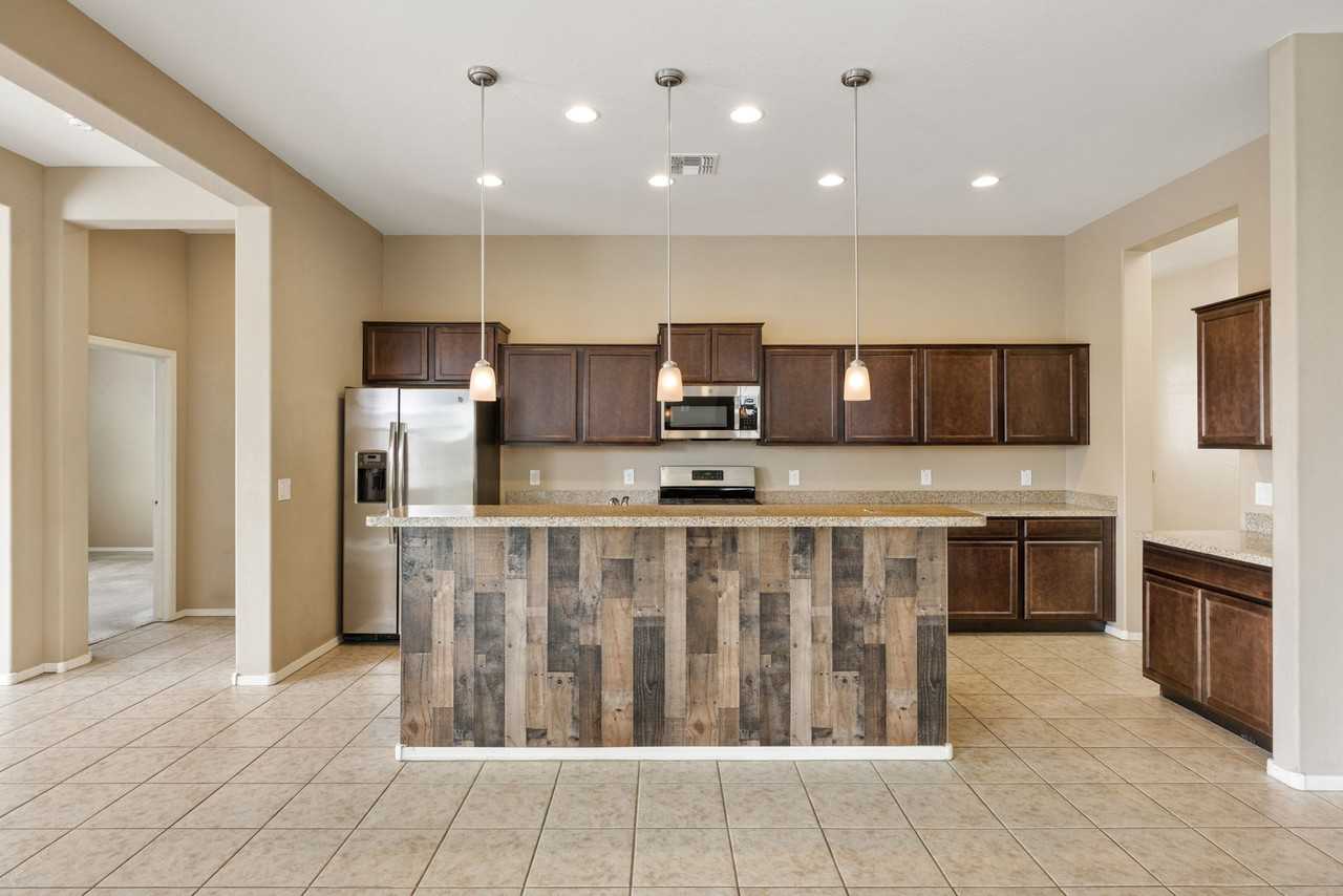 946 N Diaz St #1 - Photo 7 of 48