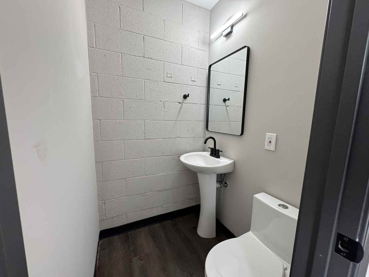 572 S Nelson Rd #C - Photo 4 of 5