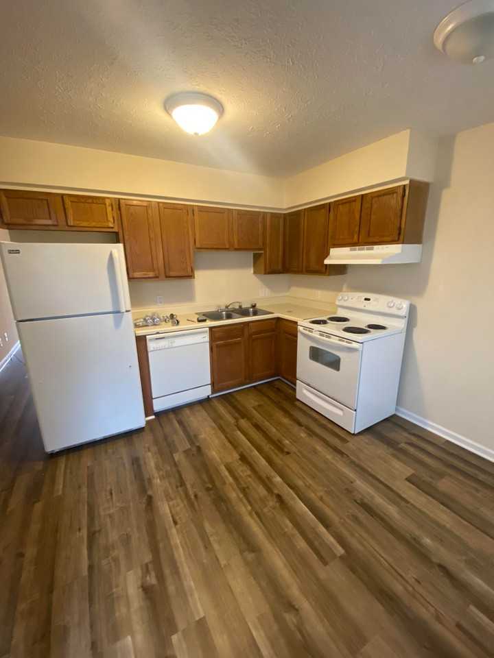 2119 Rockcreek Dr #B - Photo 3 of 26