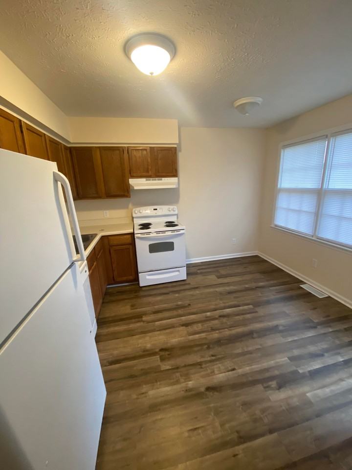 2119 Rockcreek Dr #B - Photo 4 of 26