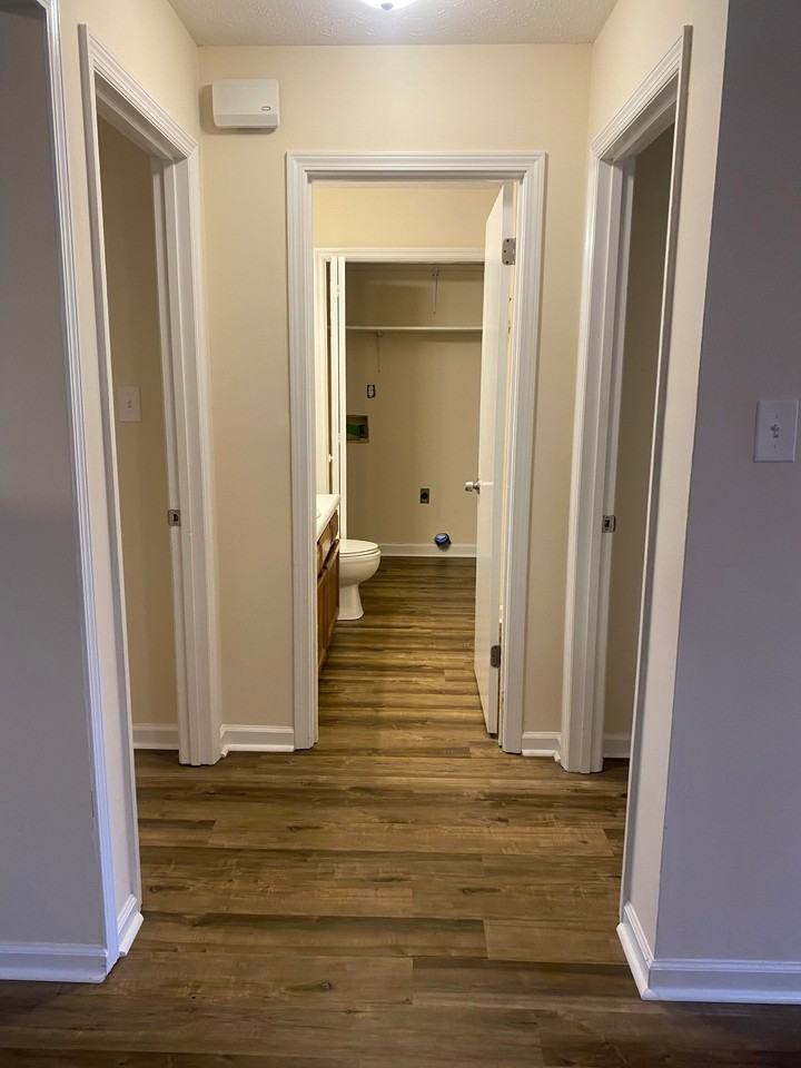 2119 Rockcreek Dr #B - Photo 5 of 26