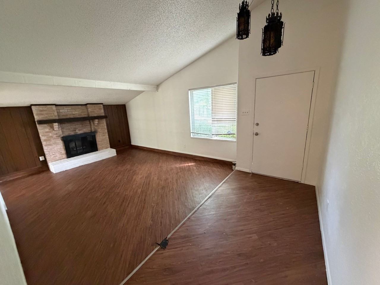 503 Dean Ct - Photo 3 of 9