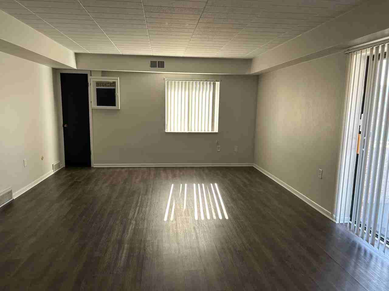 1045 Turnpike St - Photo 3 of 9