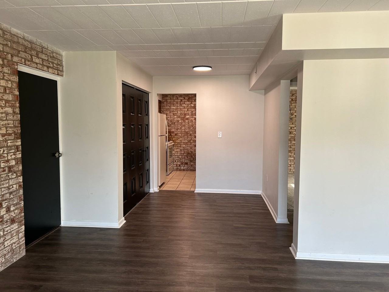 1045 Turnpike St - Photo 5 of 9