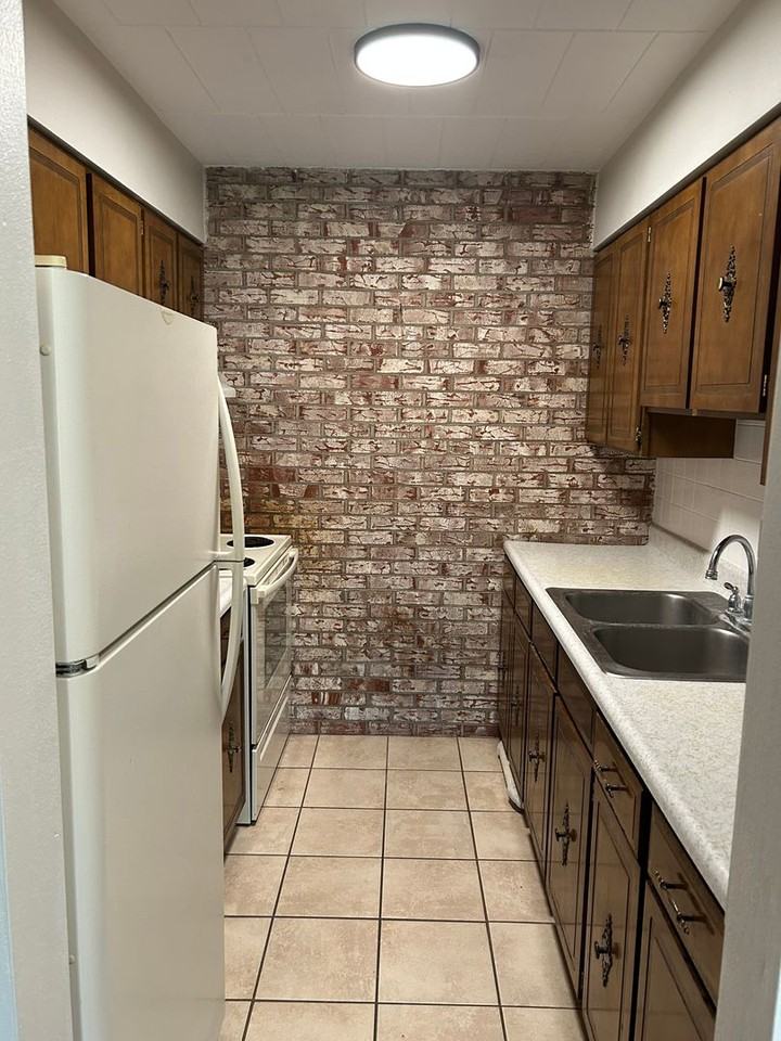 1045 Turnpike St - Photo 6 of 9