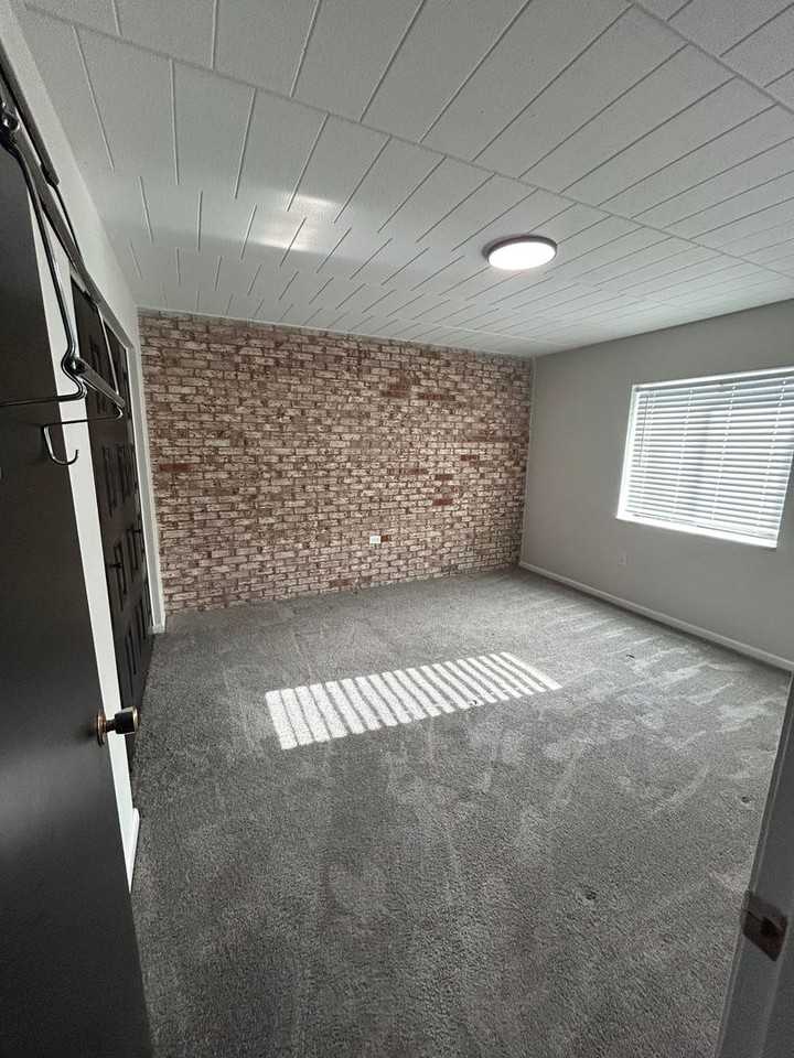 1045 Turnpike St - Photo 7 of 9