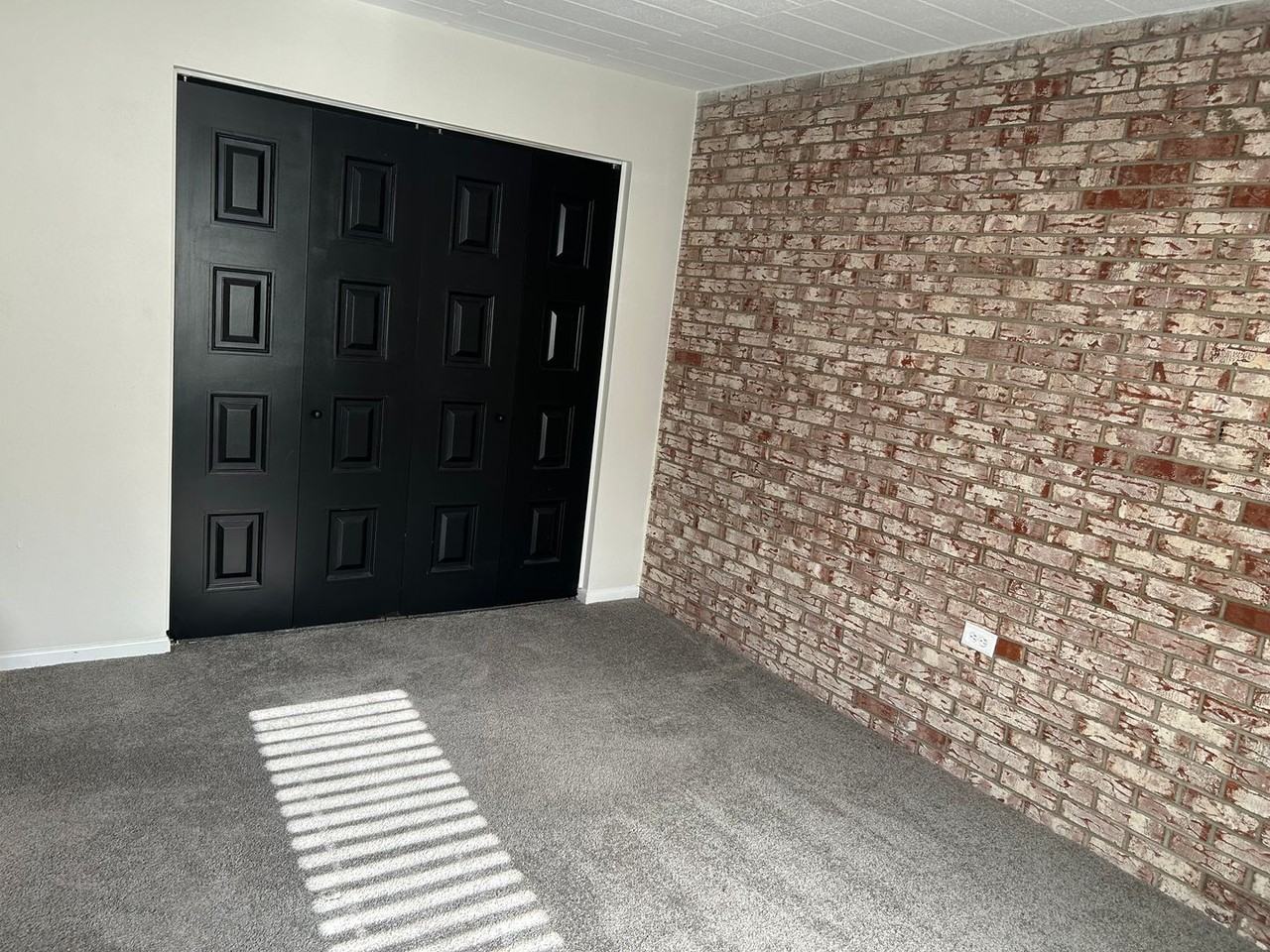 1045 Turnpike St - Photo 7 of 11