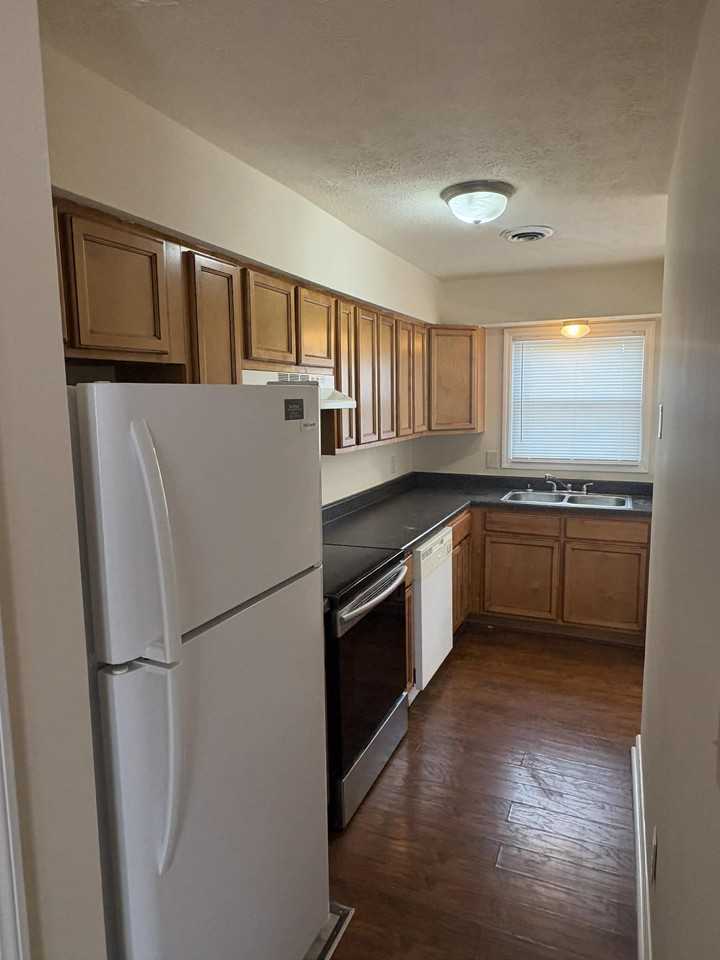 1708 Highland Way #B - Photo 5 of 24