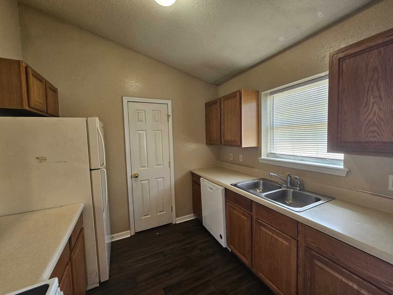 107 S Lively Oaks Dr #1 - Photo 5 of 21