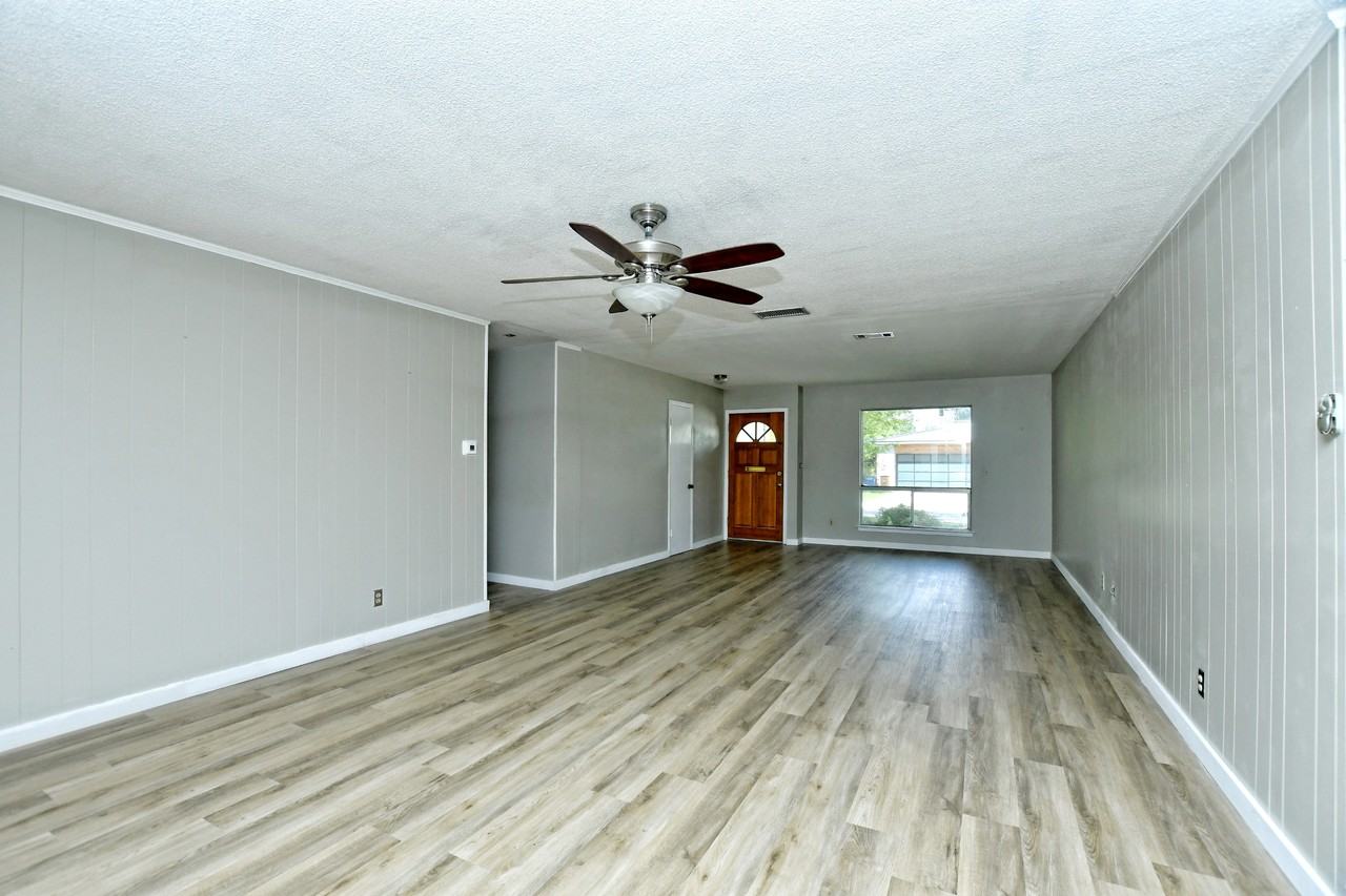 7509 Daugherty St - Photo 4 of 10