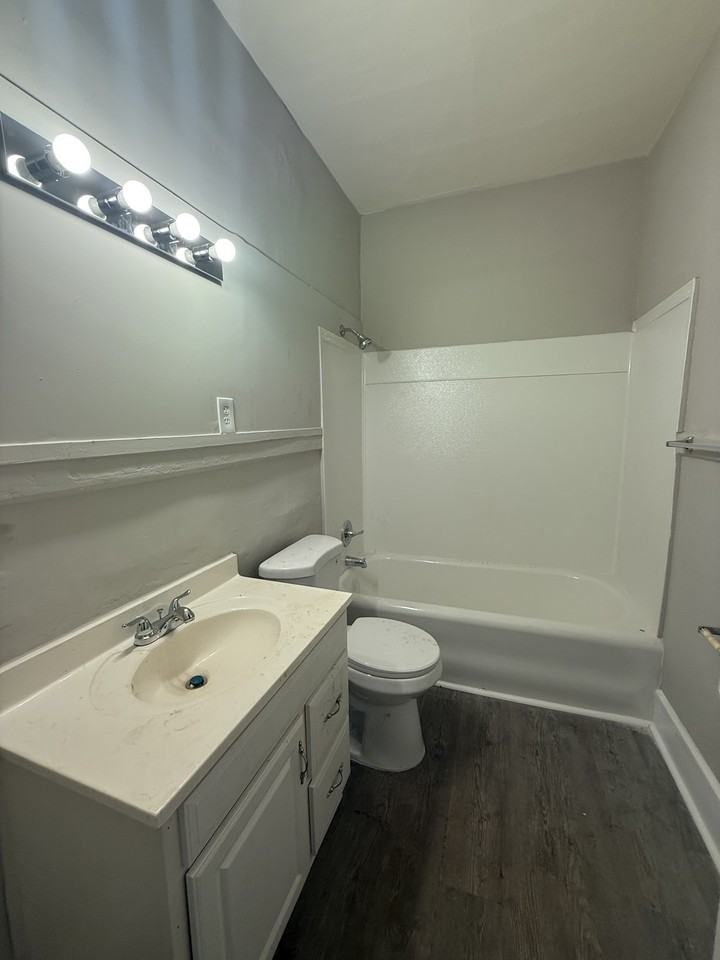 1698 Dennison Ave Sw #1 - Photo 4 of 8