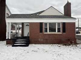 featured image of 373 Taft Pl #1